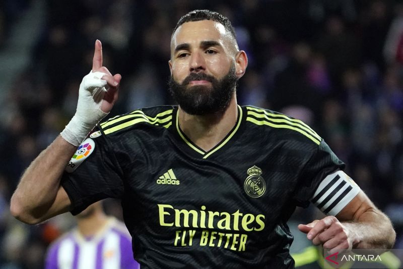 Arsip - Selebrasi Karim Benzema setelah mencetak gol pembuka untuk Real Madrid dalam pertandingan Liga Spanyol melawan Real Valladolid di Jose Zorilla stadium pada 31 Desember 2022.