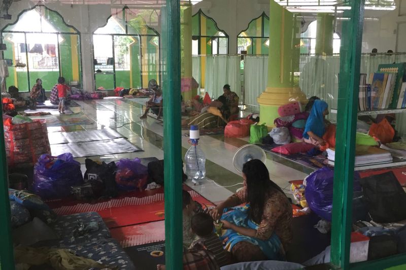 Situasi pengungsi banjir di Kota Makassar, Sulawesi Selatan, Senin (13/2/2023).