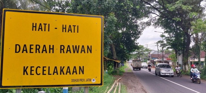 WASPADA: Setiap pengendara harus waspada saat melintas di jalan, termasuk di Jalan Slamet Riyadi, Kelurahan/Kecamatan Patrang, agar tidak kecelakaan.