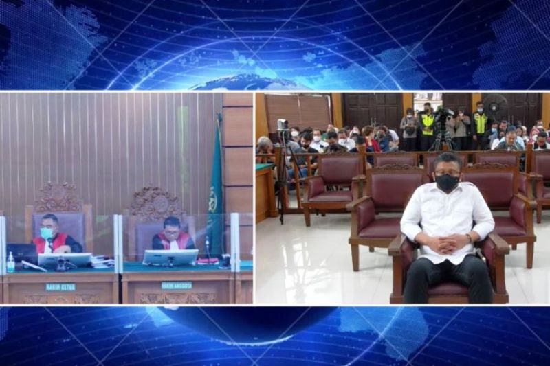 Tangkapan layar suasana Hakim Ketua Sidang Ferdy Sambo, Wahyu Iman Santoso, membacakan pertimbangan majelis hakim dalam persidangan di Pengadilan Negeri Jakarta Selatan, Jakarta, Senin (13/2/2023).