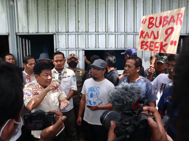 Praktik prostitusi berkedok warung remang bak api dalam sekam. Jika tak lekas dipadamkan, berpotensi memantik dampak sosial lebih luas.