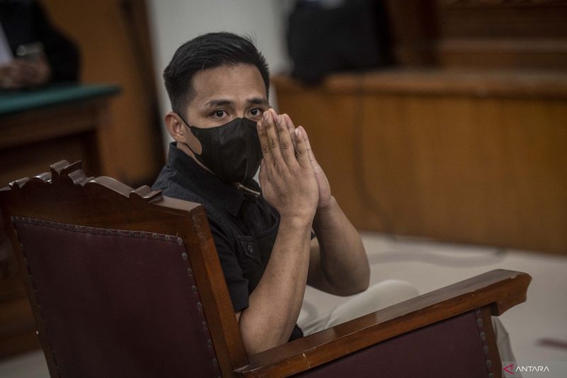Terdakwa kasus pembunuhan berencana Brigadir Yosua Hutabarat, Richard Eliezer alias Bharada E, menjalani sidang lanjutan di Pengadilan Negeri Jakarta Selatan, Jakarta, Kamis (2/2/2023).