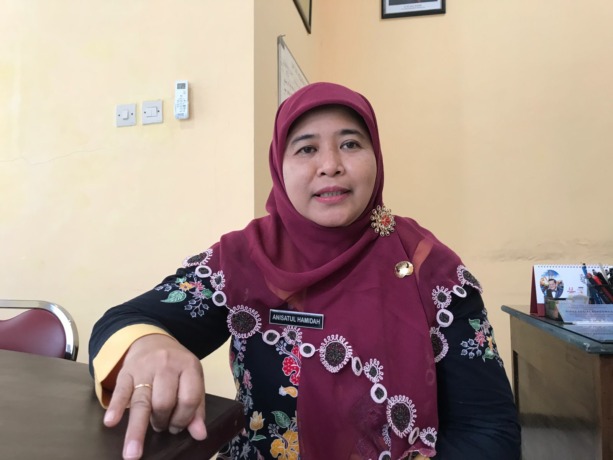 SULIT DIBENDUNG: Kepala Dinas Sosial dan P3AKB Bondowoso Anisatul Hamidah, menjelaskan tentang faktor dominan yang memengaruhi tingginya angka perkawinan anak di kabupaten setempat, Jumat (3/2).