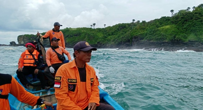 NIHIL: Hingga hari ketujuh pencarian, tim SAR belum menemukan keberadaan Bilbina, bocah lima tahun asal Desa Sabrang, Kecamatan Ambulu, yang hanyut di Sungai Mayang. (Foto: Imam untuk Radar Jember)