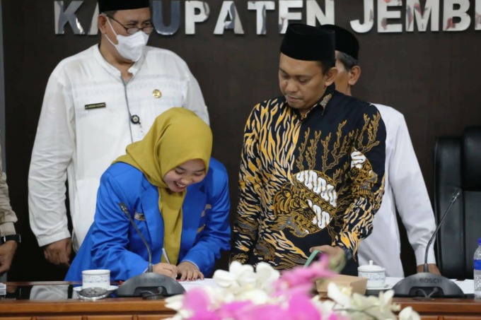 SEPAKAT: DPRD Jember beserta sejumlah stakeholder terkait menerima lawatan Kopri PC PMII Jember yang menyuarakan terkait pengawalan isu-isu tentang perempuan dan anak, di lantai 3 Gedung DPRD Jember, Jumat (10/3) lalu. (KOPRI PC PMII UNTUK RADAR JEMBER)