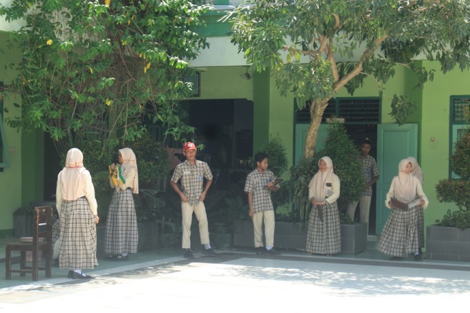 LATIHAN: SMPN 4 Jember melaksanakan kegiatan latihan upacara.