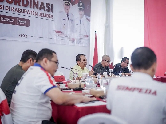 RAPAT KOORDINASI: Bupati Jember Hendy Siswanto dalam rapat pengendalian inflasi menyebut bahwa akan menggelar pasar murah selama Ramadan.