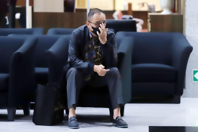 Prof Romli Atmasasmita pakar hukum pidana Universitas Padjajaran (Unpad) meyakini mantan pejabat Direktorat Jenderal Pajak (DJP) Kementerian Keuangan Rafael Alun Trisambodo bisa dimiskinkan dengan jeratan pasal Tindak Pidana Pencucian Uang (TPPU).