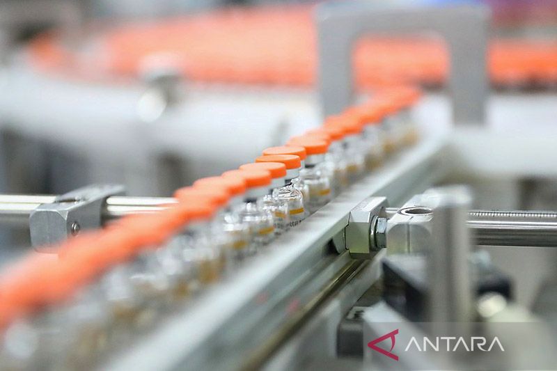 China sedang melakukan penelitian dan pengembangan vaksin monovalen dan multivalen untuk melawan varian-varian Omicron melalui beberapa rute teknis. ANTARA/Xinhua/aa.