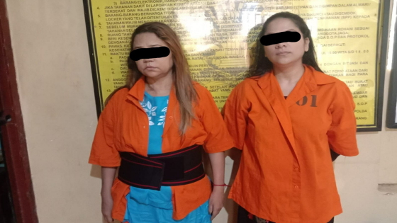 Polres Kawasan Bandara Internasional I Gusti Ngurah Rai menangkap dua turis wanita asal India bernama Indrani Nandi, (43), dan Jayita Nag, (57), mereka ketahuan mencuri gelang.