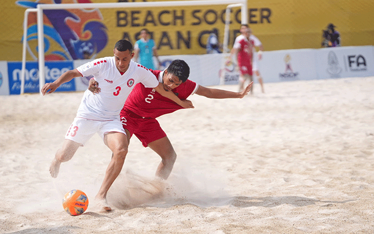 Tim sepak bola pantai Indonesia saat hendak melawan Lebanon di Piala Asia Sepak Bola Pantai 2023 di Thailand, Minggu (19/3).