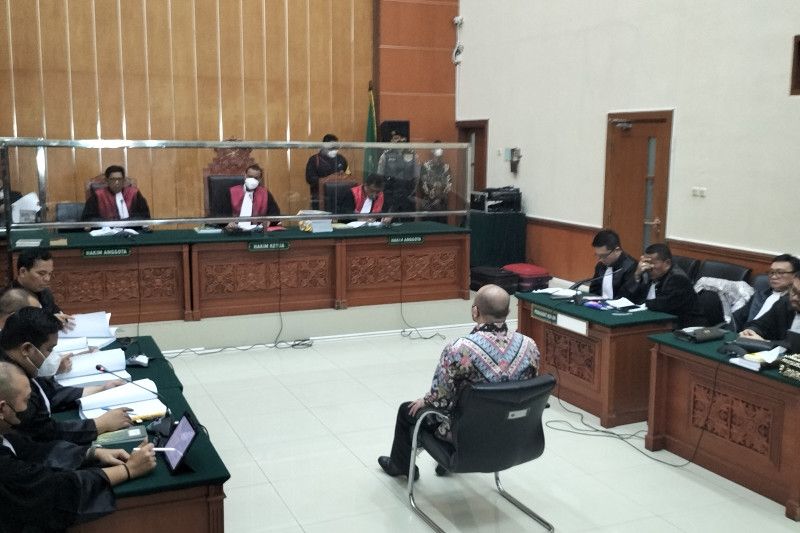 Terdakwa mantan Kapolda Sumatera Barat, Teddy Minahasa saat jalani sidang tuntutan di PN Jakarta Barat, Kamis (30/3/2023).
