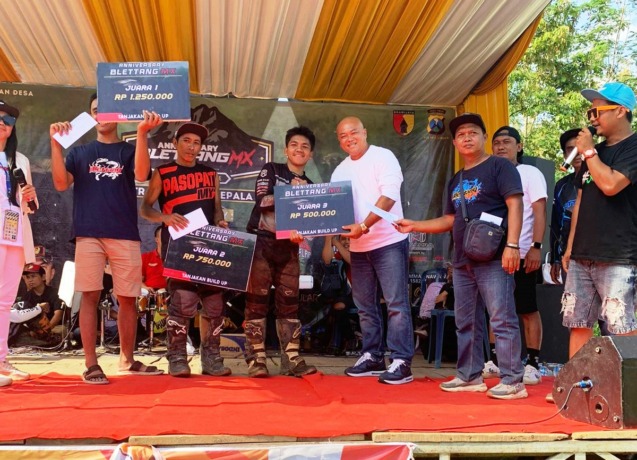 SANG JUARA: Risky Arta Wibawa, siswa kelas XI BKP SMK Negeri 3 Bondowoso, saat meraih juara 3 Explore Lereng Argopuro SJ-88 Tanjakan Build Up, baru-baru ini.
