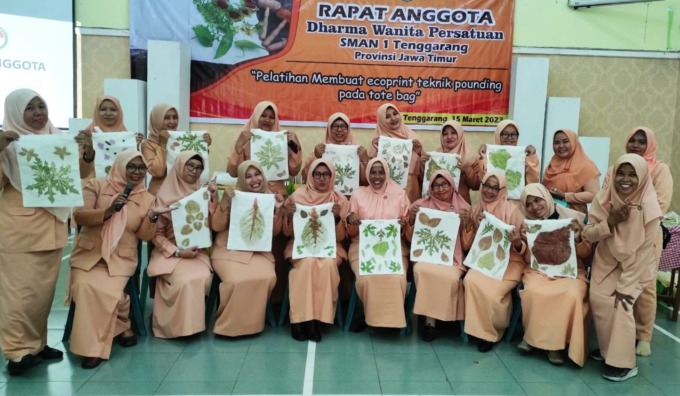 KOMPAK: Pengurus dan anggota DPW SMAN 1 Tenggarang Bondowoso saat foto bersama.