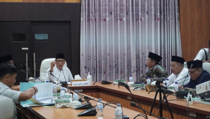 RAPAT BERSAMA: Tim Pengusul UIN KHAS Jember saat audiensi bersama Wakil Bupati Jember dan Pejabat Pemkab Jember.
