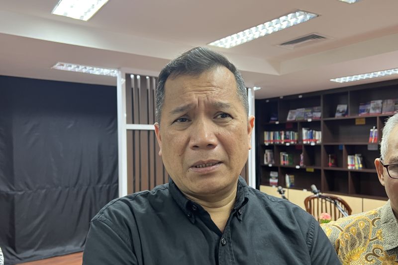 Plt. Direktur Jenderal Hak Asasi Manusia (Dirjen HAM) Kementerian Hukum dan HAM Dhahana Putra memberi keterangan kepada wartawan di Direktorat Jenderal HAM, Jakarta, Jumat (31/3/2023).