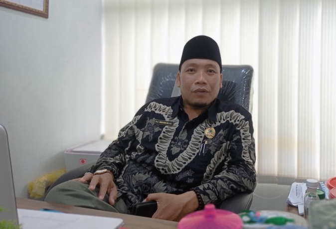 ANTRE LAMA: Ahmad Mustain Billah, Kasi Penyelenggara Haji dan Umroh Kemenag Jember. (FOTO: Maulana/Radar Jember)
