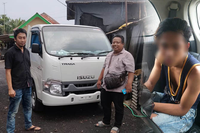 Setelah sempat burom, kawanan pencuri pikap di Kabupaten Pasuruan berhasil ditangkap polisi, mereka tak lain adalah residivis dan seringkali melakukan pencurian dengan kekerasan