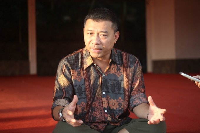 TAMPAK SUKA: Anang Hermasyah tahun ini Lebaran di Jember. Dia kemarin melakukan pertemuan di Gedung Putih, Kaliurang, Kecamatan Sumbersari.