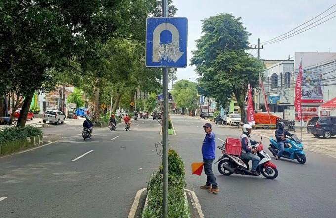 Kondisi salah satu titik putar balik di Jalan Jaksa Agung Suprapto, kemarin. Dishub berencana menutup sejumlah titik u-turn selama libur Lebaran mendatang.