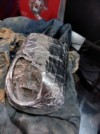 Tim razia Bea Cukai menemukan 1,5 kilogram ganja dari counter perusahaan ekspedisi di Oro-Oro Dowo, semula bea cukai ingin merazia kemungkinan terdapat rokok ilegal dalam kiriman paket .