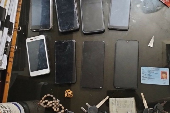 Sejumlah barang bukti para pelaku prostitusi daring yang telah disita oleh anggota Polsek Cilincing, Jakarta.