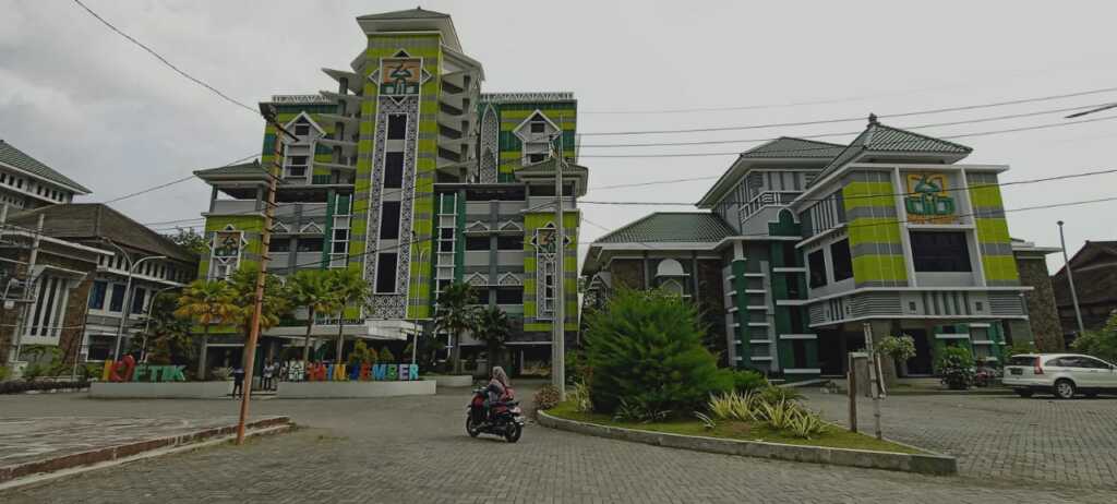MEGAH: Gedung Fakultas Tarbiyah dan Ilmu Keguruan (kiri) dan gedung Faklutas Dakwah (kanan) UIN KHAS Jember. (FOTO: Dokumen Radar Jember)