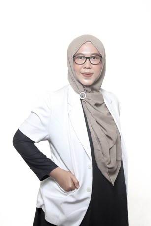 PENGABDIAN: Nurul Ima Suciwiyati merupakan dokter spesialis anak yang memiliki sejumlah kiat agar anak-anak tak menangis saat diobati.