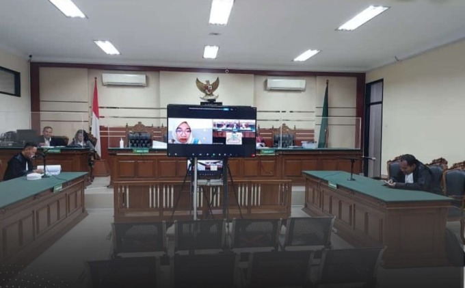 SUDAH VONIS: Suasana sidang terdakwa Indriani Deswita, salah satu nakes honorer RSD dr Soebandi, di PN Tipikor, beberapa hari lalu.