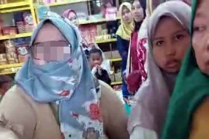 Penggalan video pelaku ngutil di Winongan tersebar di sosial media, akibat perbuatan tersebut wanitaitu harus berurusan polisi.