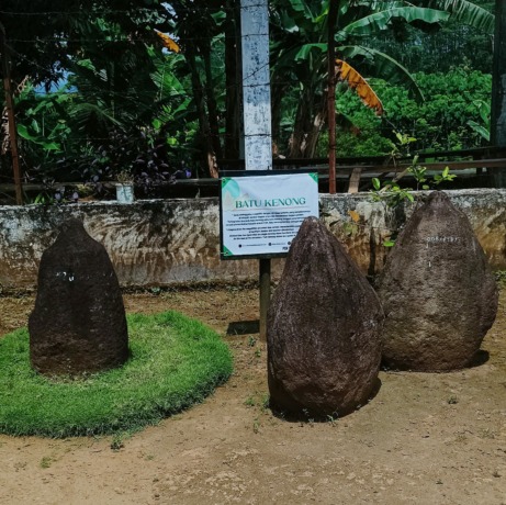 BERSEJARAH: Batuan megalitikum di Situs Duplang, Desa Kamal, Kecamatan Arjasa.