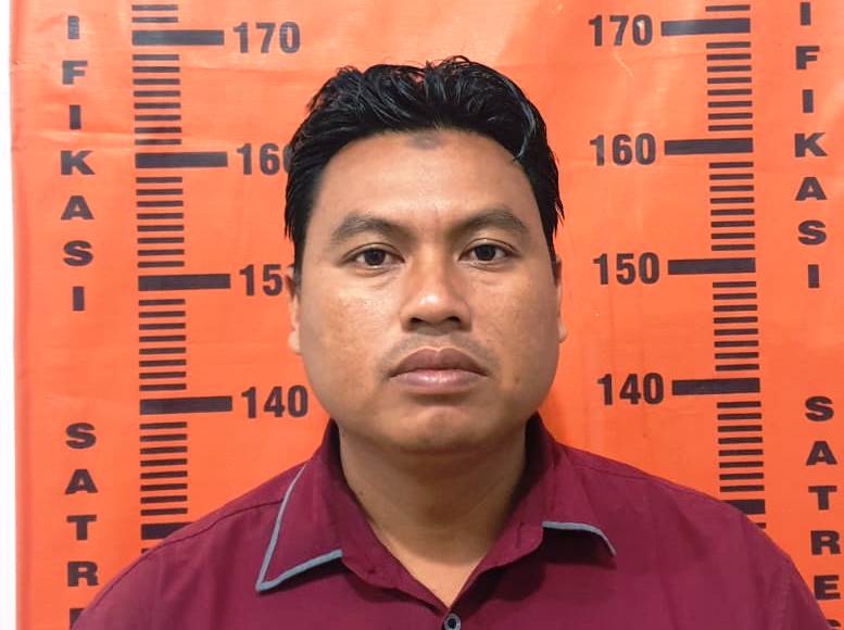 PEGAWAI GADUNGAN: M Kabul Fadean, pelaku penipuan dan penggelapan asal Dusun Kebonsari, RT 001 RW 001, Desa Sabrang, Kecamatan Ambulu. Dalam menjalankan aksinya, dia mengaku sebagai pegawai PLN. (Polsek Jenggawah untuk Radar Jember)