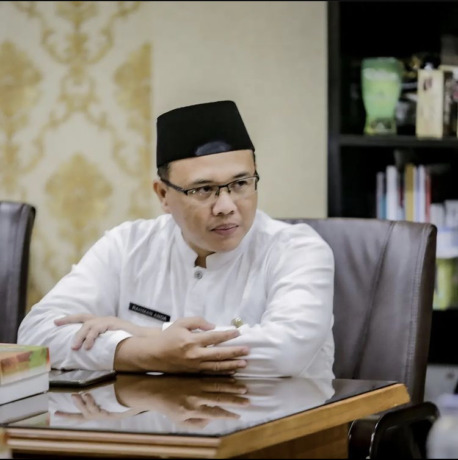 “Kami ingin memberikan prioritas kepada pejalan kaki, pedestrian. Memaksimalkan fungsi trotoar untuk ruang terbuka publik.”  RAHMAN ANDA, Kepala Dinas Perumahan Rakyat, Kawasan Permukiman, dan Cipta Karya (DPRKPCK) Jember