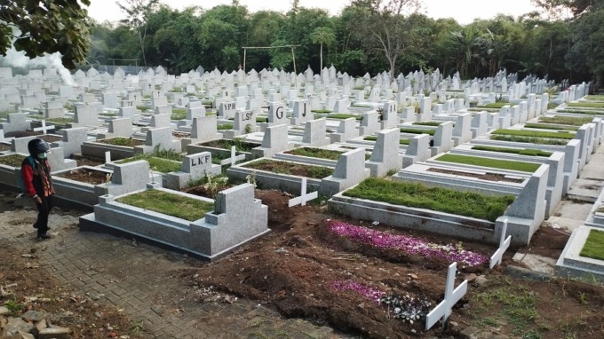 JADI PERHATIAN BERSAMA: Kondisi pemakaman umum umat Kristen di Kaliwates sudah terlihat penuh, kemarin.