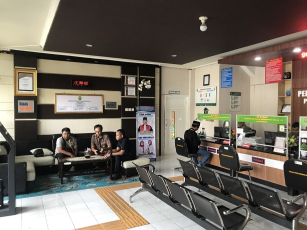 RAPI: Suasana ruang pelayanan di PN Bondowoso saat jam kerja. Saat ini, dua tenaga honorer di tempat tersebut tersandung kasus perzinaan dan jarang masuk kerja.
