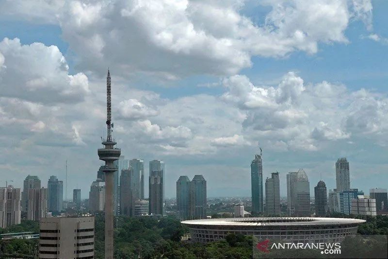Pemandangan gedung-gedung tinggi di Ibu Kota Jakarta saat cuaca cerah berawan.
