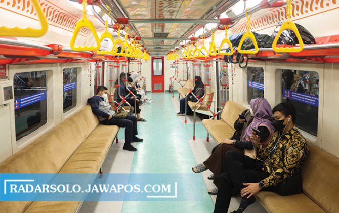 penumpang kereta api (KA) jarak dekat seperti KRL dari Stasiun Balapan menuju Kota Jogja kini boleh lepas masker.