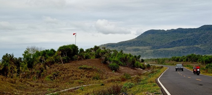 TERUS DIKEMBANGKAN: JLS yang berada di sekitar Kecamatan Gumukmas ke arah Puger. Direncanakan JLS akan terus hingga ke arah timur Banyuwangi.