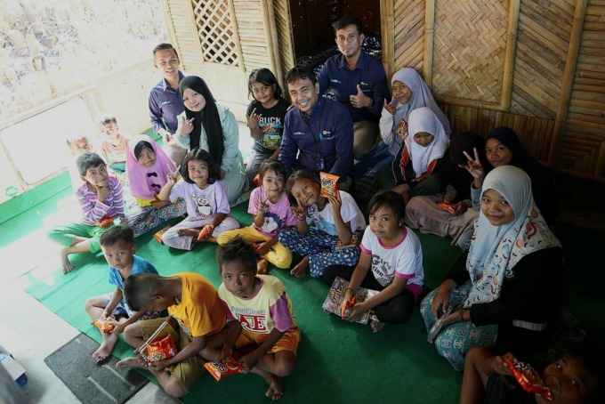 SENANG: Anak-anak Desa Ajung saat berkunjung ke Taman Literasi Gubug Pustaka Ndalung untuk belajar dan membaca buku. (Istimewa)