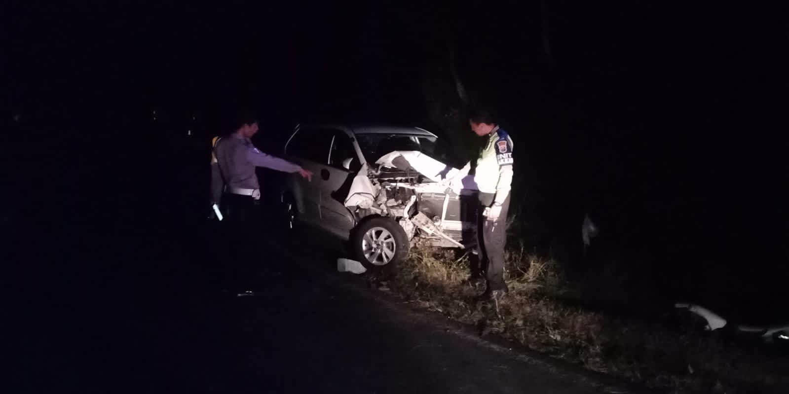 RINGSEK: Kondisi mobil Avanza usai bertabrakan dengan Pajero di Tegalombo. (POLSEK TEGALOMBO UNTUK RADAR PACITAN)