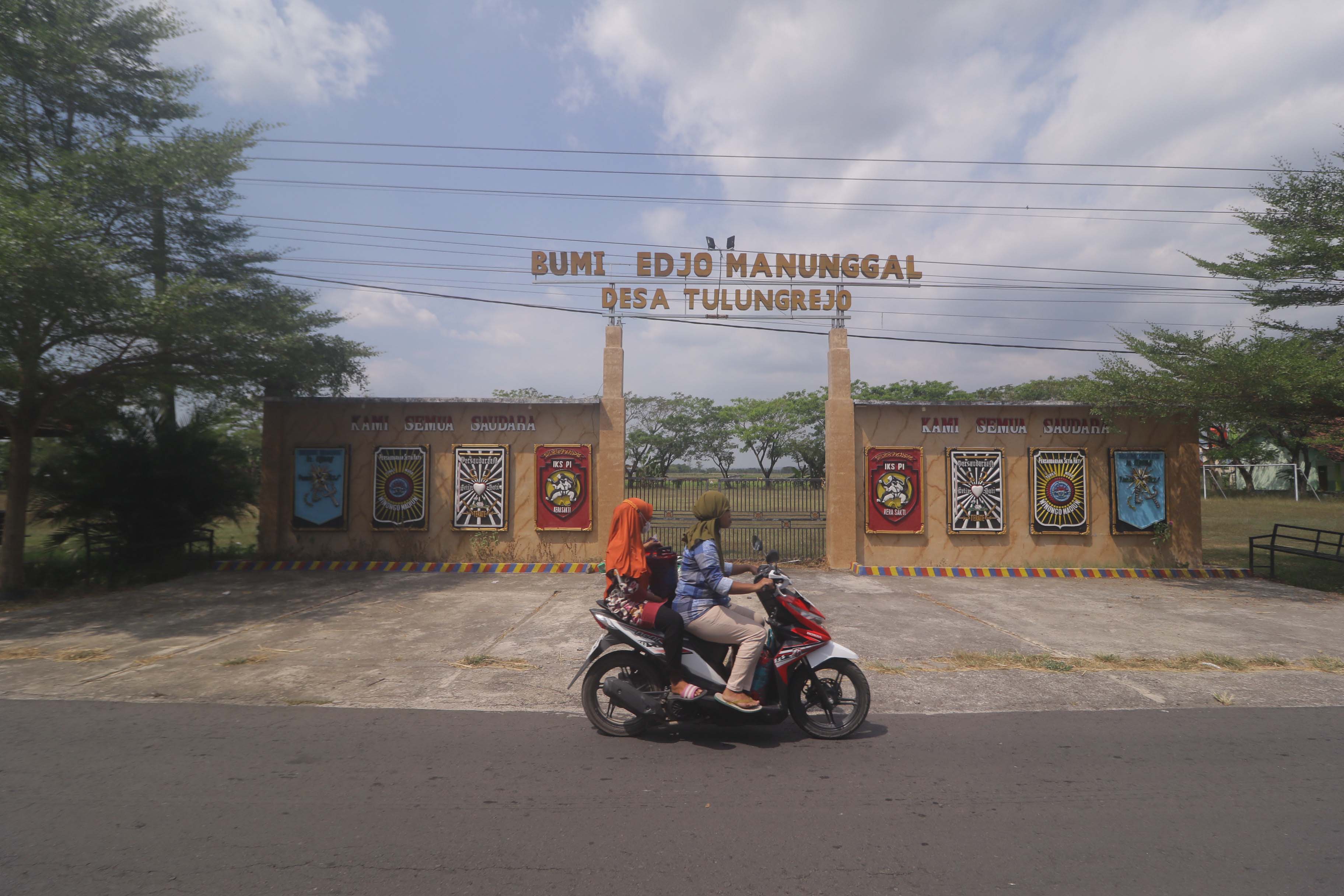 DIIMBAU DIBONGKAR: Salah satu titik tugu perguruan organisasi pencak silat di Kabupaten Madiun.&nbsp;(BAGUS RAHADI/RADAR MADIUN)