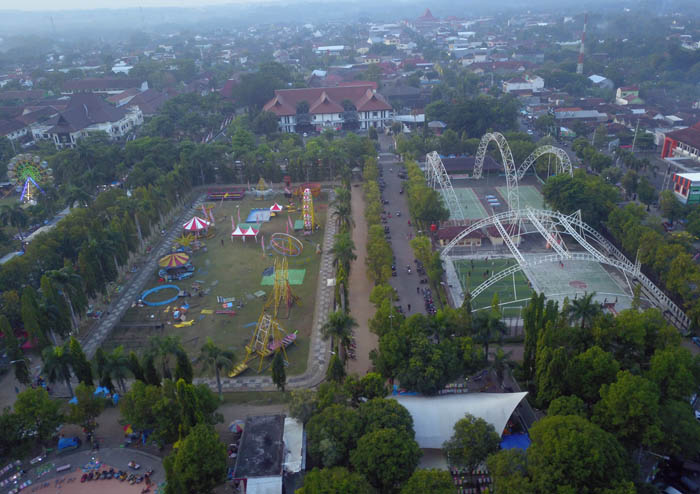 Ilustrasi Foto : Polres Ngawi memberlakukan rekayasa lalu lintas di kawasan Alun-alun Merdeka. (DOKUMEN/JAWA POS RADAR NGAWI)
