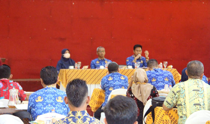 MULAI DIGEBER: DPMD Ngawi menyosialisasikan tahapan pilkades ke para pihak yang berkepentingan dalam hajat ini. (ASEP SYAEFUL BACHRI/JAWA POS RADAR NGAWI)
