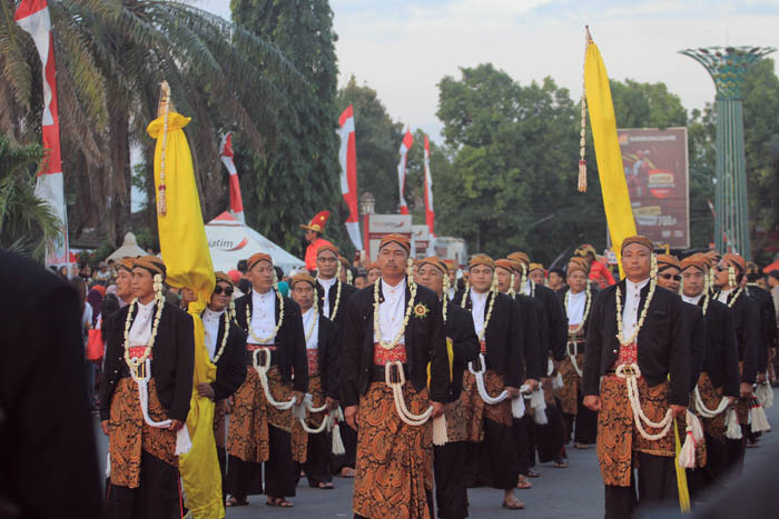 Ilustrasi Foto : Kirab pusaka menjadi salah satu agenda penting dalam rangkaian perayaan Grebeg Suro di Kabupaten Ponorogo. (AJI PUTRA/JAWA POS RADAR PONOROGO)
