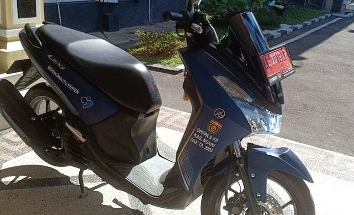 BARANG BUKTI : Sepeda motor dinas yang digunakan&nbsp;Satya Putra Dewantoro, tersangka kasus narkoba jenis sabu,&nbsp;turut diamankan Polres Magetan. (DOKUMEN/JAWA POS RADAR MAGETAN)