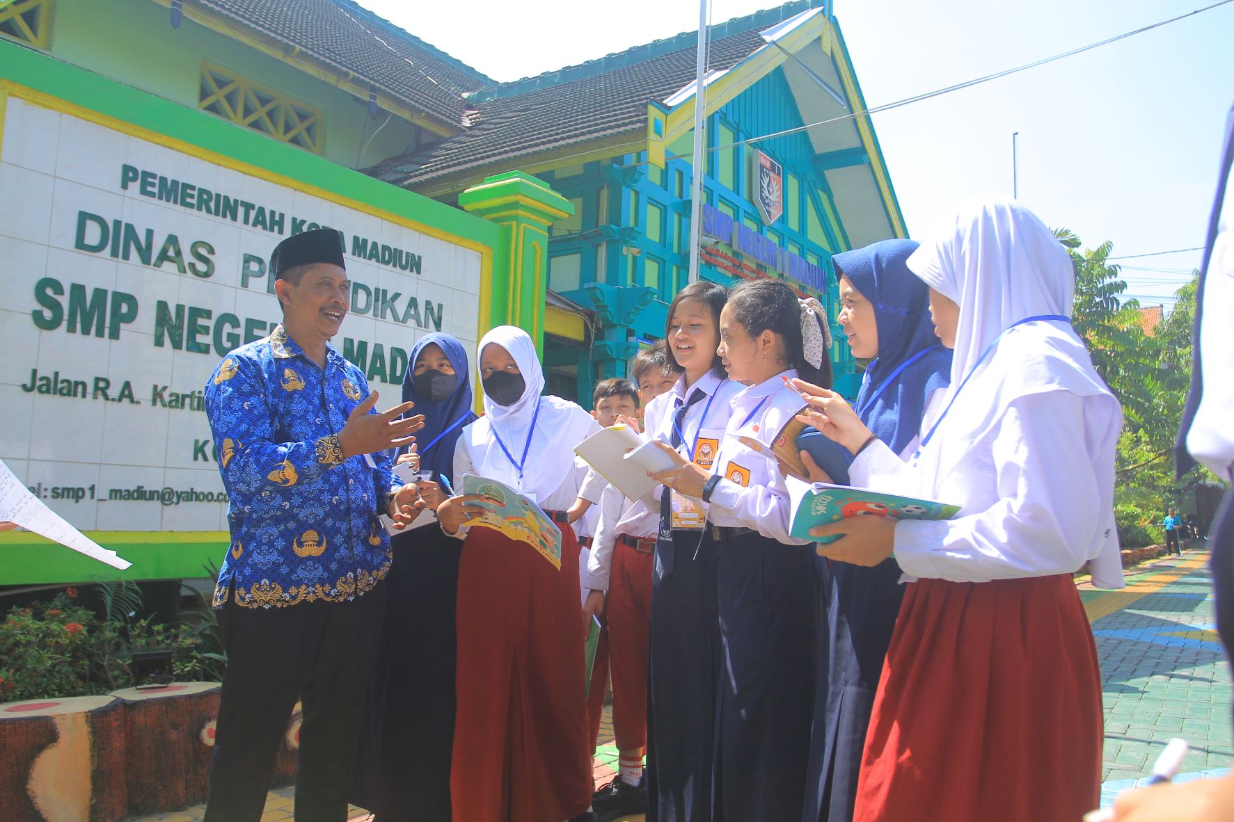SMART SCHOOL: Para siswa baru SMPN 1 Kota Madiun bakal menikmati pola pendidikan anyar tahun ini seiring batalnya rencana penggabungan tiga sekolah. (BAGAS BIMANTARA/RADAR MADIUN)