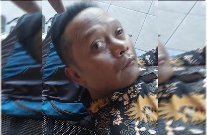 LINGLUNG: Wajah Suwaji tampak kebingungan ketika diringkus petugas di ruang tunggu bus Terminal Kertonegoro pekan lalu. (ISTIMEWA)