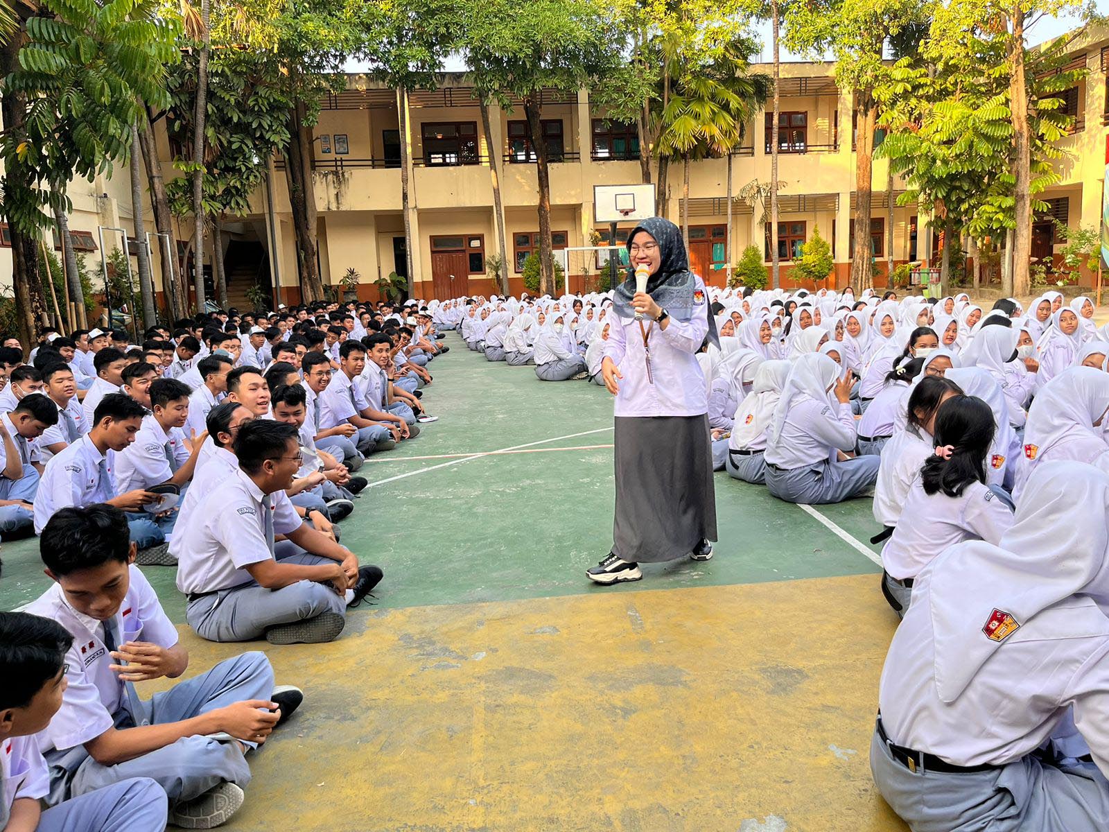GENJOT PARTISIPASI: KPU Kota Madiun melakukan sosialisasi kepada pemilih pemula di sekolah-sekolah.&nbsp;(KPU UNTUK RADAR MADIUN)
