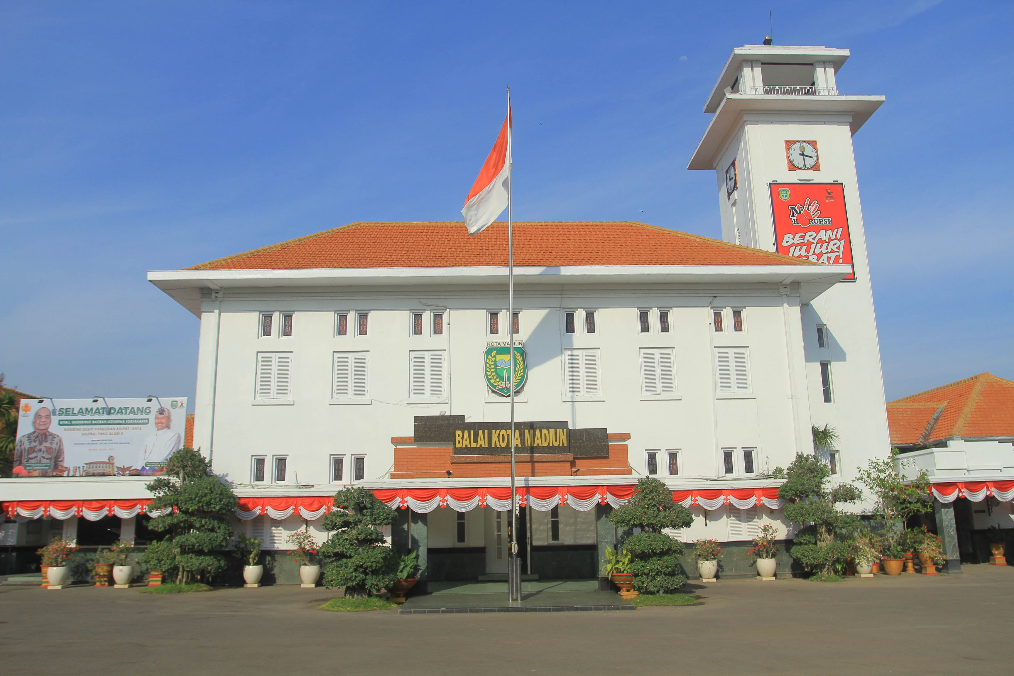 BAWAH TANAH: Balai Kota bakal dijadikan pintu masuk untuk memulai proses kajian pencarian terowongan peninggalan pemerintahan Hindia Belanda. (BAGAS BIMANTARA/RADAR MADIUN)