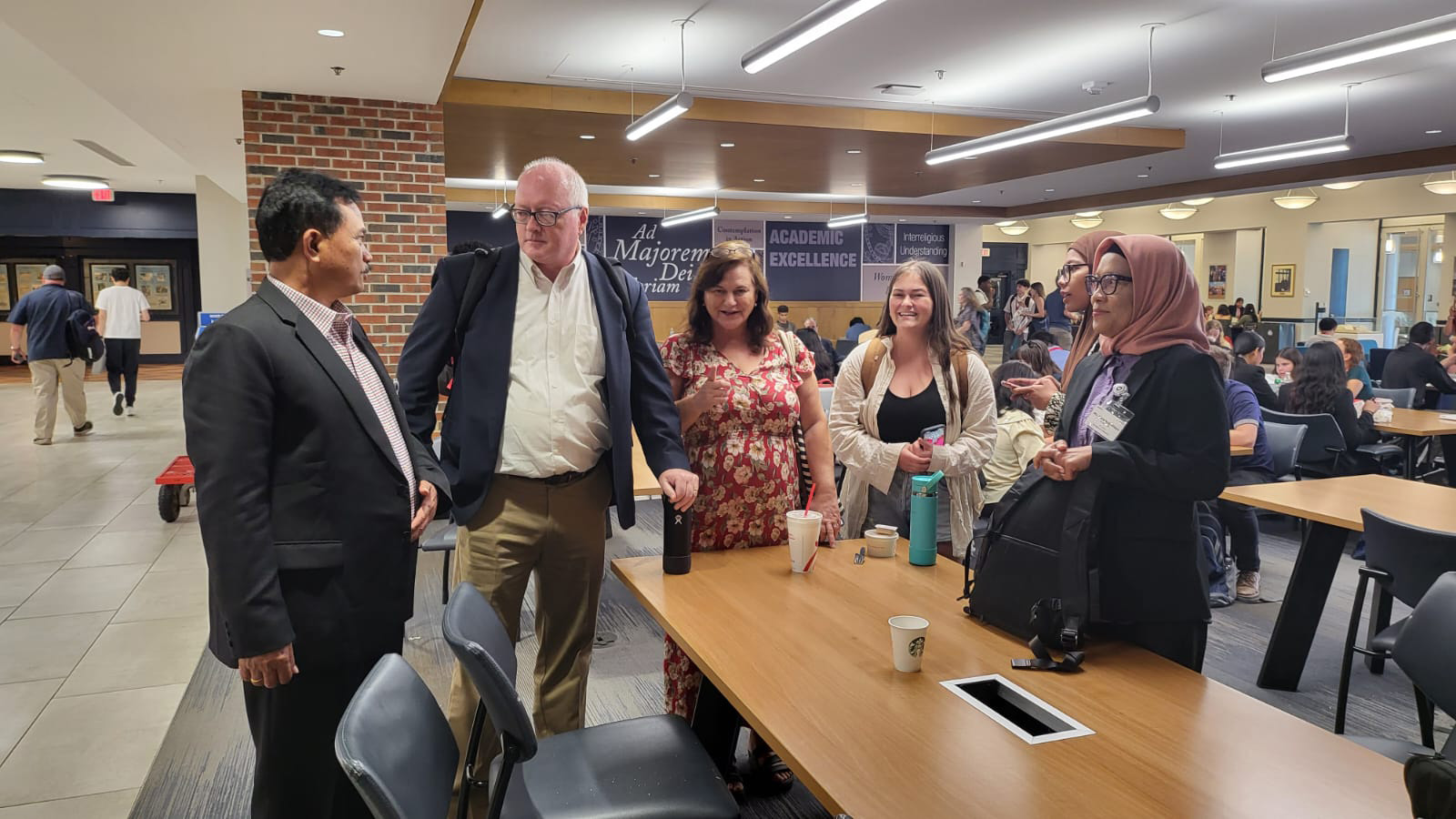 KEJAR ILMU: Wali Kota Madiun Maidi mengikuti pendidikan dan pelatihan Senioe Executive Program bidang RUDS di Georgetown University, Whasington DC, AS, kemarin (3/8).&nbsp;(DISKOMINFO UNTUK RADAR MADIUN)